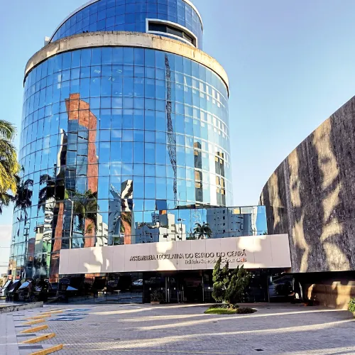 ALECE publica edital com 200 vagas imediatas e salários de até R$ 6,1 mil